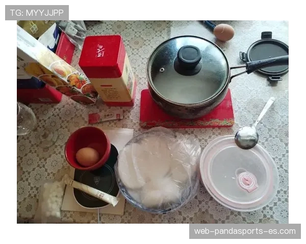 施洋家的冰箱里只放蛋白粉和冰块，连瓶可乐都嫌多余