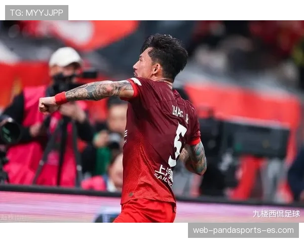 接管右路长传出球，张琳芃较上赛季转型为进攻枢纽